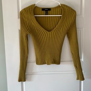 Forever 21 crop V neck sweater. Color Olive green. Size S.